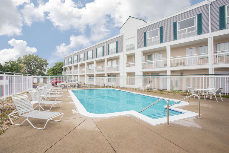 Sport & Beauty, Super 8 by Wyndham Madison East, Dane