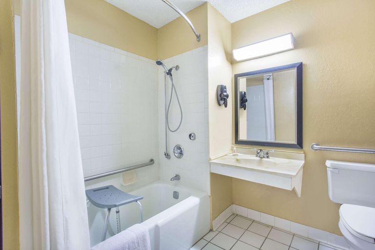 Bathroom 4, Quality Inn Texarkana Arkansas, Miller