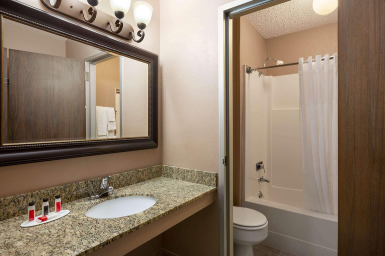 Bathroom 5, Baymont by Wyndham Mandan Bismarck Area, Morton