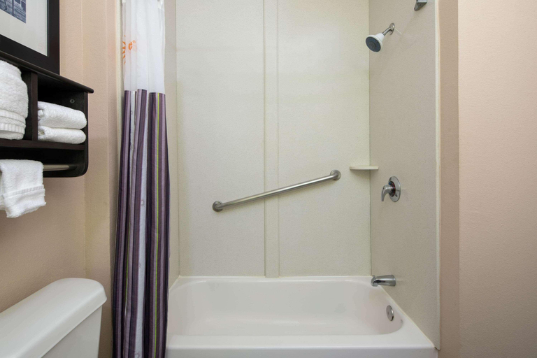 Bathroom 5, La Quinta Inn By Wyndham Calhoun, Gordon