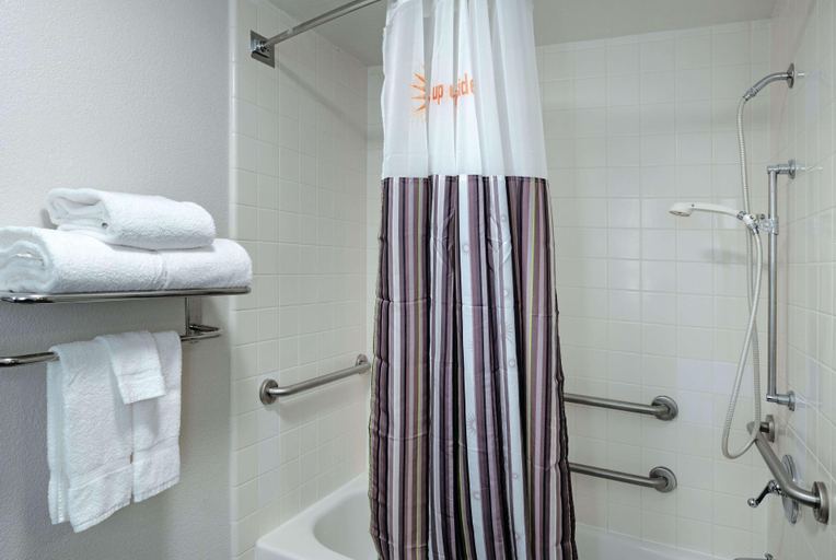 Bathroom 4, La Quinta Inn & Suites Rancho Cordova, Sacramento