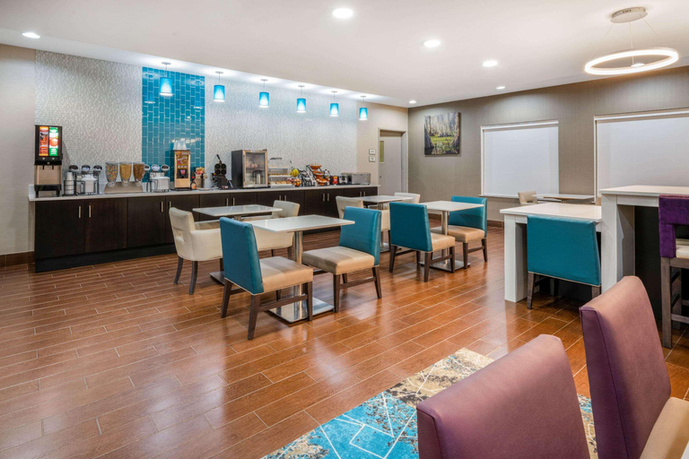 Public Area 2, La Quinta Inn & Suites by Wyndham Boutte, Saint Charles