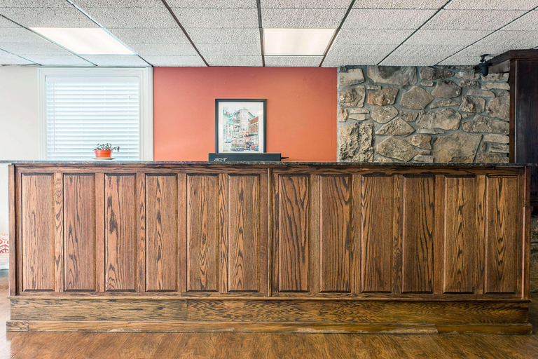 Public Area 3, Econo Lodge Eureka Springs, Carroll