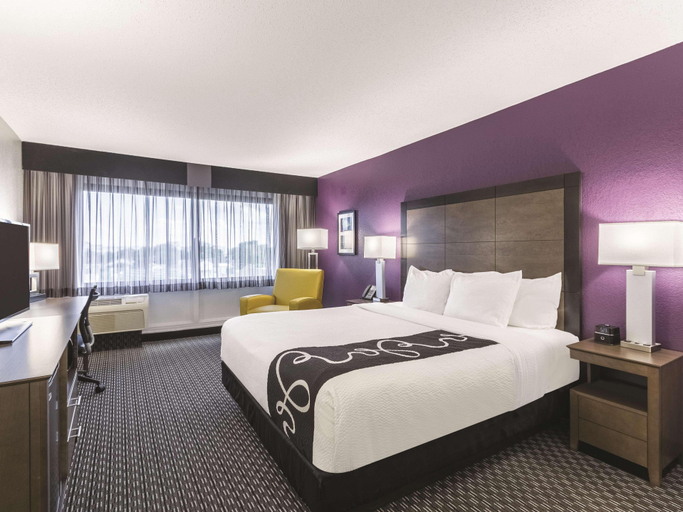 Bedroom 3, La Quinta Inn & Suites by Wyndham Virginia Beach, Virginia Beach