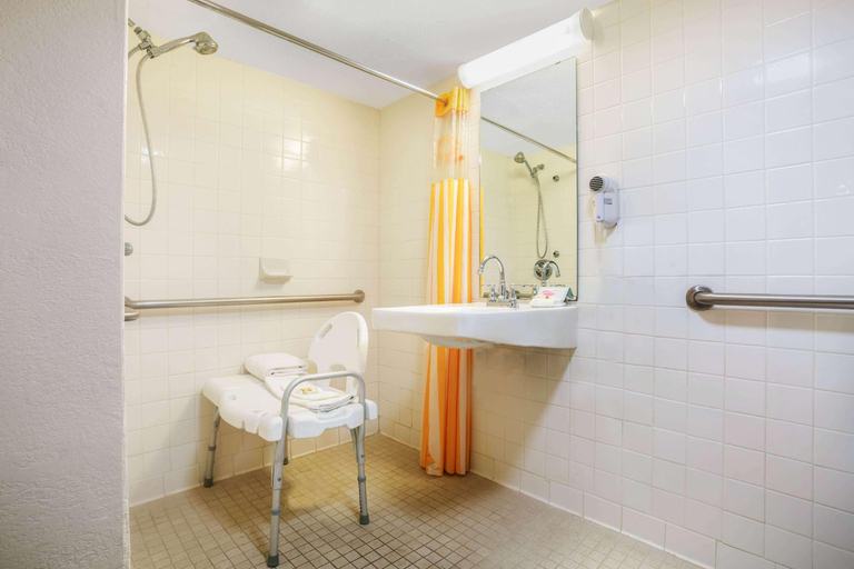 Bathroom 5, Days Inn by Wyndham Del Rio, Val Verde
