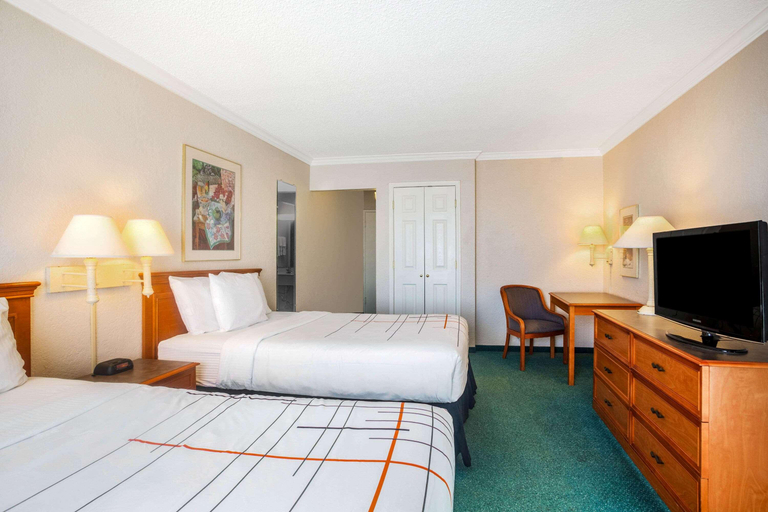 Bedroom 4, Days Inn by Wyndham Del Rio, Val Verde