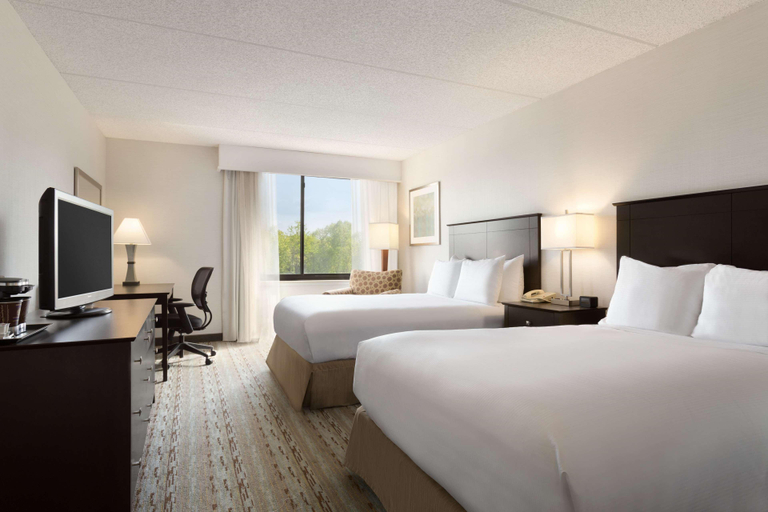 Bedroom 3, DoubleTree by Hilton Hotel Hartford - Bradley, Hartford