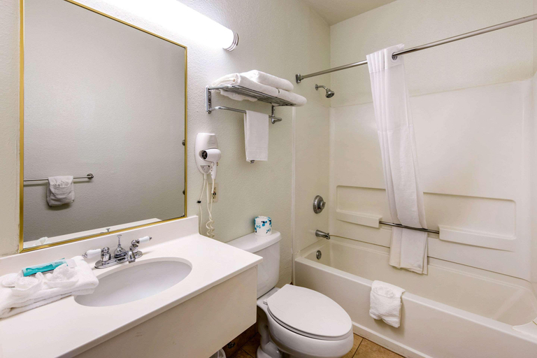 Bathroom 4, Quality Inn & Suites Gallup , McKinley