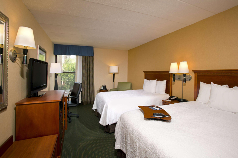 Bedroom 3, Hampton Inn Alexandria/Pentagon South, Fairfax
