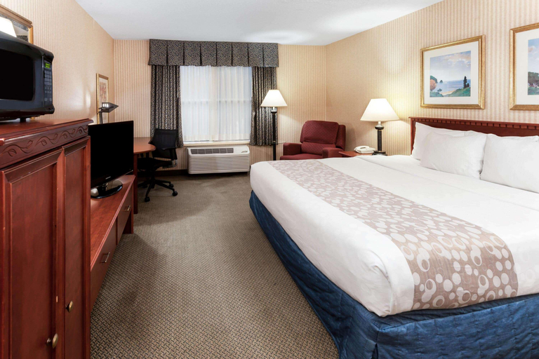 Bedroom 3, La Quinta Inn & Suites Milwaukee Southwest, Waukesha