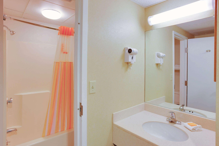 Bathroom 5, Comfort Inn Boston Milford, Worcester