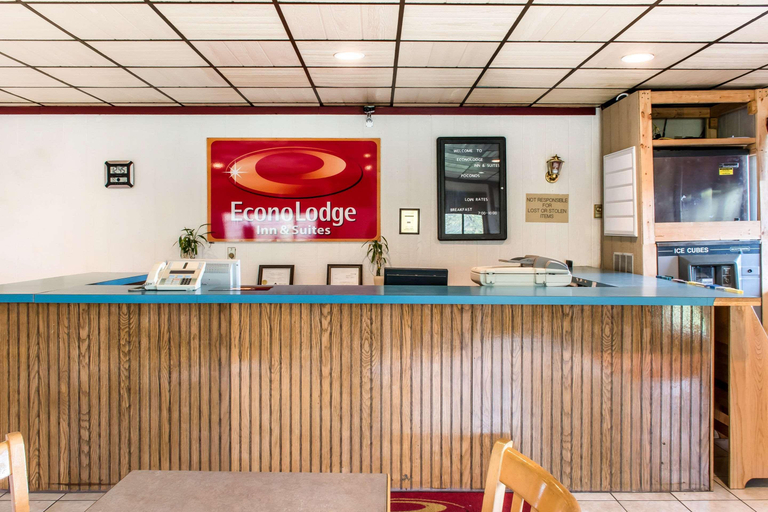 Public Area 2, Econo Lodge Inn & Suites, Luzerne