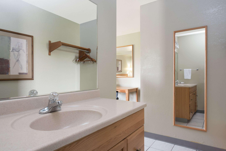 Bathroom 5, Super 8 by Wyndham Billings, Yellowstone