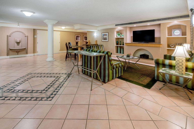 Public Area 2, La Quinta Inn & Suites by Wyndham Irvine Spectrum, Orange