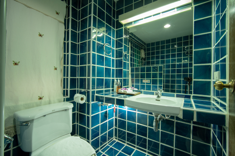Bathroom 13