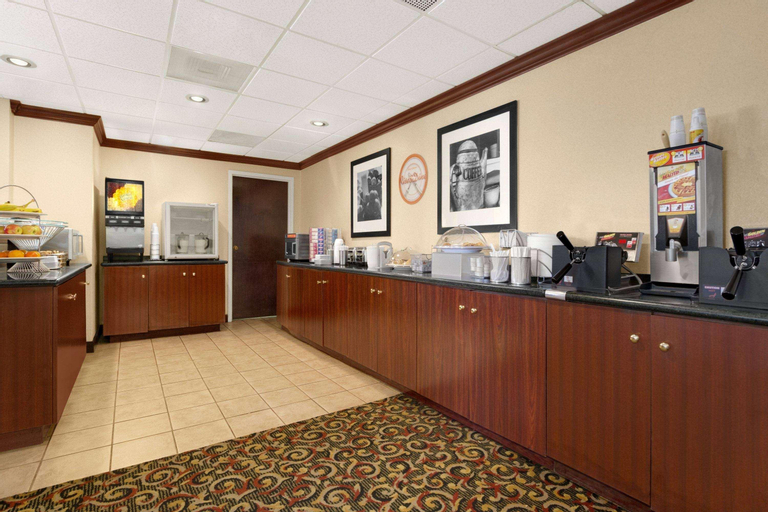 Howard Johnson By Wyndham Greensboro Near Coliseum, Guilford