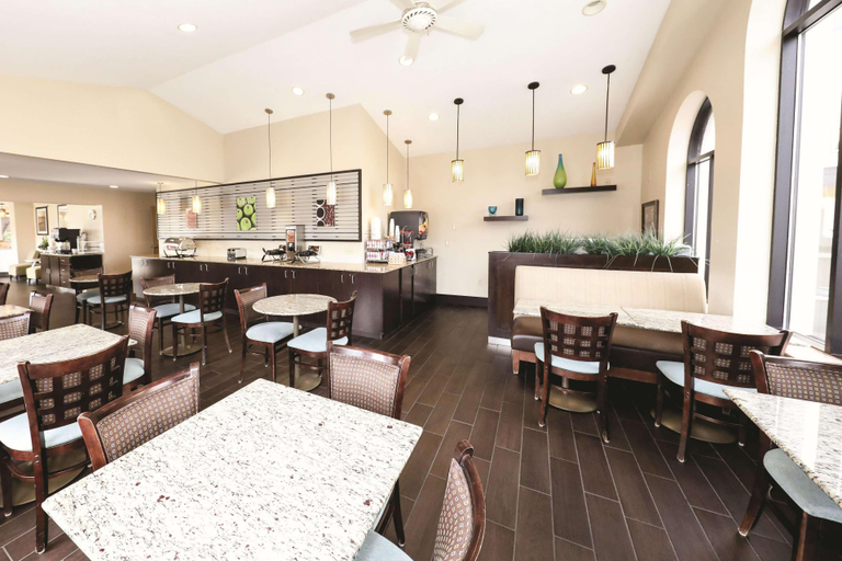 Food & Drinks 5, La Quinta Inn by Wyndham Sandusky near Cedar Point, Erie
