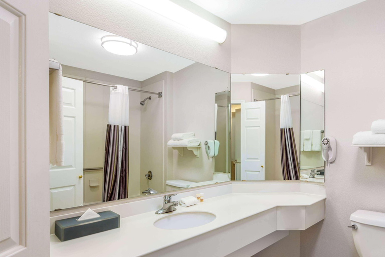 Bathroom 4, La Quinta Inn & Suites Fremont Silicon Valley, Alameda