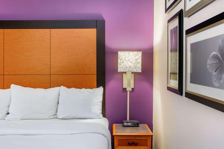 Bedroom 3, La Quinta Inn & Suites Raleigh - Durham Airport, Wake