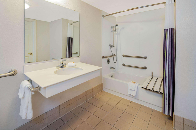 Bathroom 4, La Quinta Inn & Suites by Wyndham Irvine Spectrum, Orange