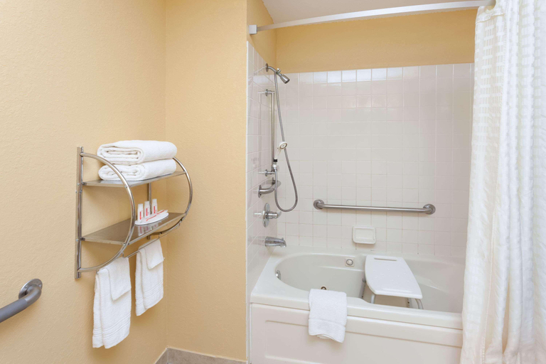 Bathroom 5, Super 8 by Wyndham Chillicothe, Peoria