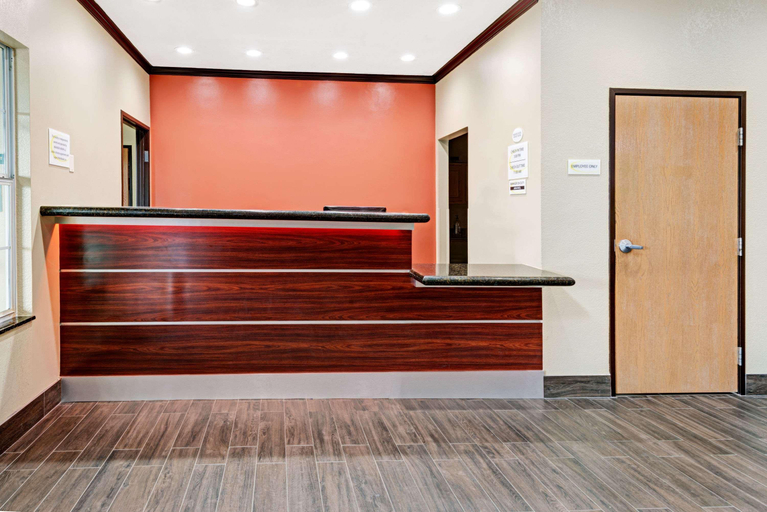 Public Area 2, Super 8 by Wyndham San Antonio/Alamodome Area, Bexar