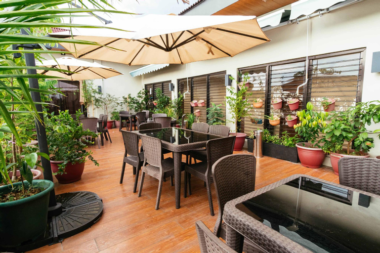 RedDoorz Plus near Commonwealth Regalado, Quezon City