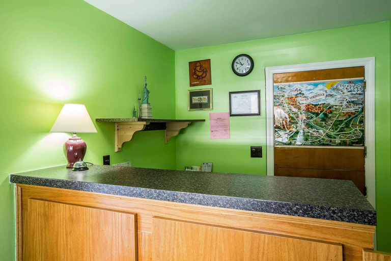 Public Area 3, Rodeway Inn Lincoln I-93, Grafton
