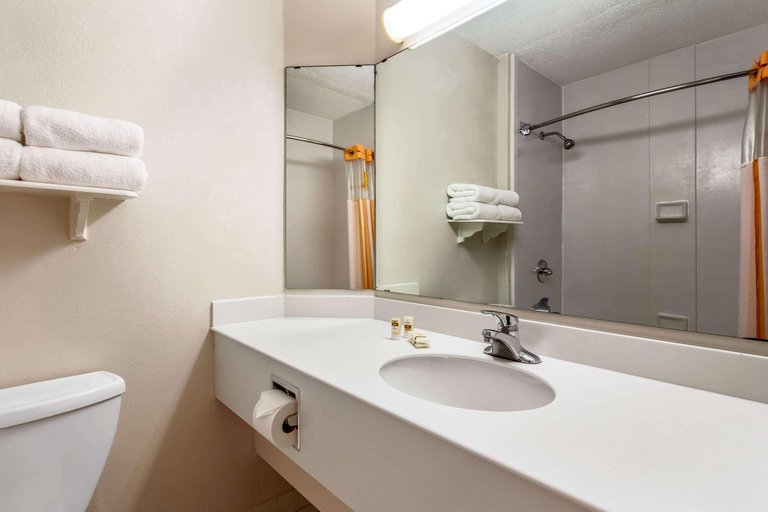 Bathroom 4, La Quinta Inn & Suites Clearwater Airport, Pinellas
