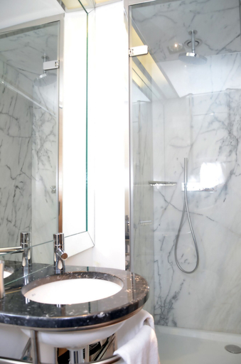 Bathroom 4, Browns Downtown Hotel, Lisbon