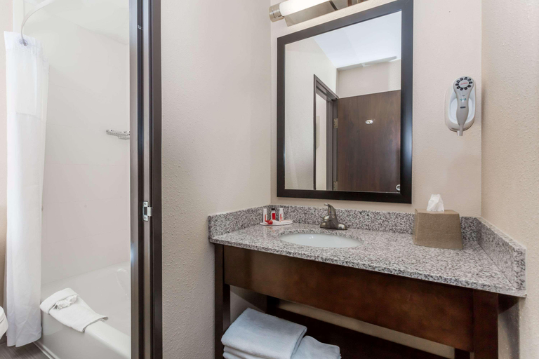 Bathroom 4, Super 8 by Wyndham Longmont/Twin Peaks, Boulder