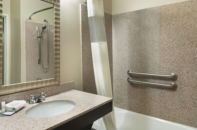 Bathroom 4, La Quinta Inn & Suites Houma, Terrebonne