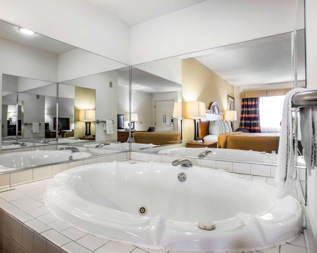 Bathroom 4, Quality Inn Bennettsville, Marlboro