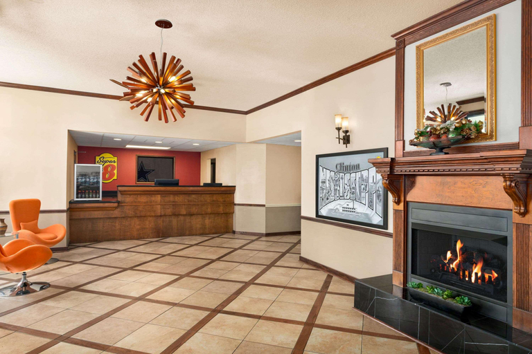 Public Area 2, Super 8 by Wyndham Clinton/Jackson West, Hinds