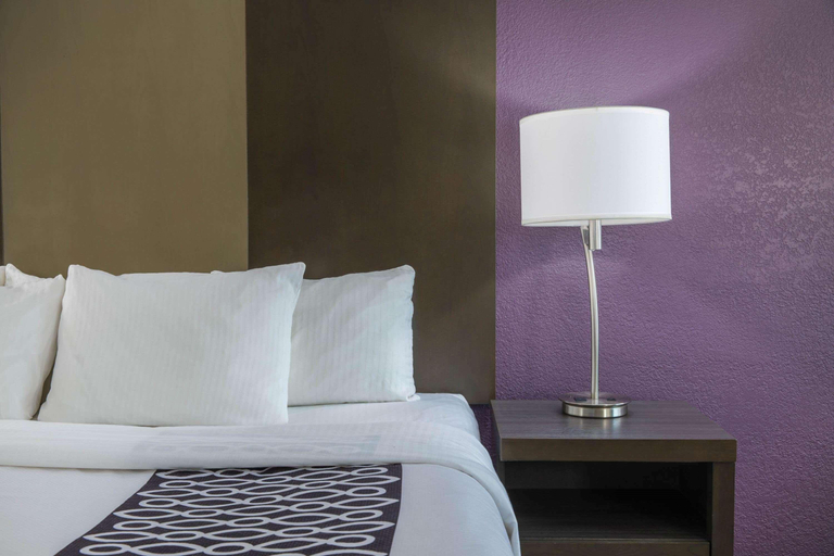 Bedroom 4, La Quinta Inn Suites Chattanooga East Ridge, Hamilton