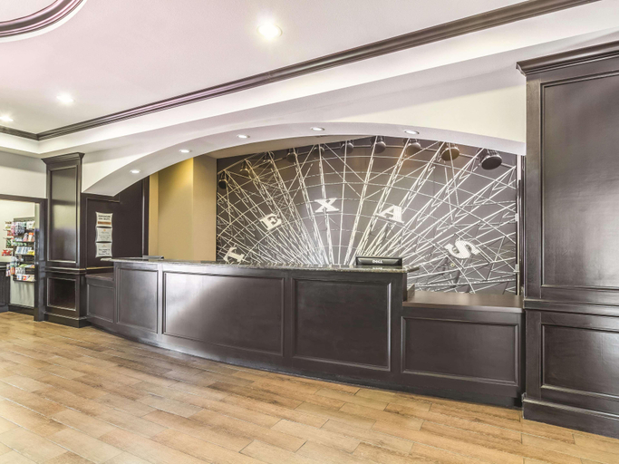 Public Area 2, La Quinta Inn & Suites by Wyndham Fort Worth - Lake Worth, Fort Worth
