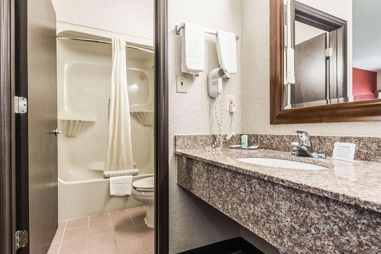 Bathroom 4, Quality Inn Commerce at I-85, Banks