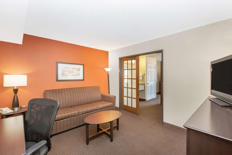 Bedroom 3, AmericInn by Wyndham Ottumwa, Wapello