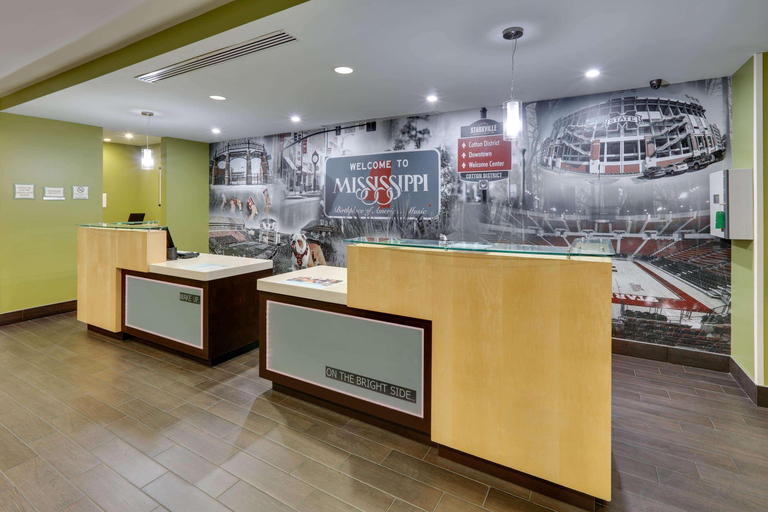 Public Area 2, La Quinta Inn & Suites By Wyndham Starkville, Oktibbeha