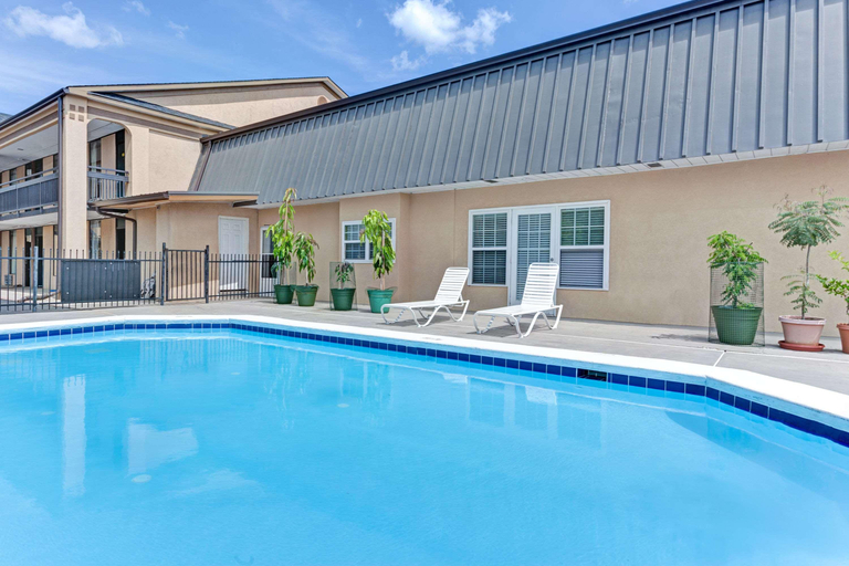 Sport & Beauty 5, Super 8 by Wyndham Carrollton GA, Carroll