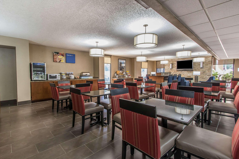Food & Drinks 5, Spark By Hilton Jackson Ridgeland, Hinds