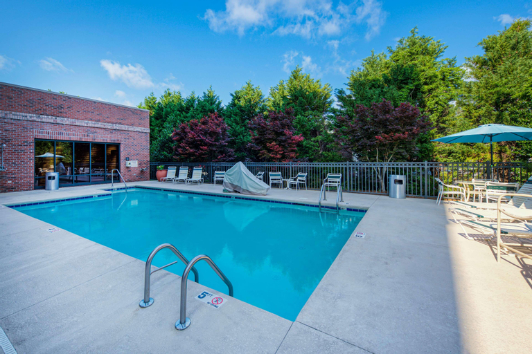 Sport & Beauty, Hampton Inn Wilmington-University Area/Smith Creek, New Hanover