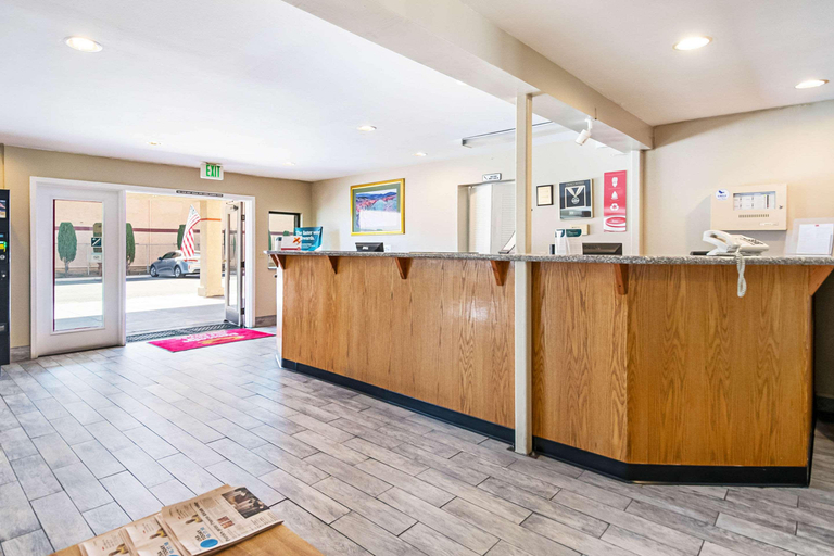 Public Area 3, Sutter Inn, Sutter