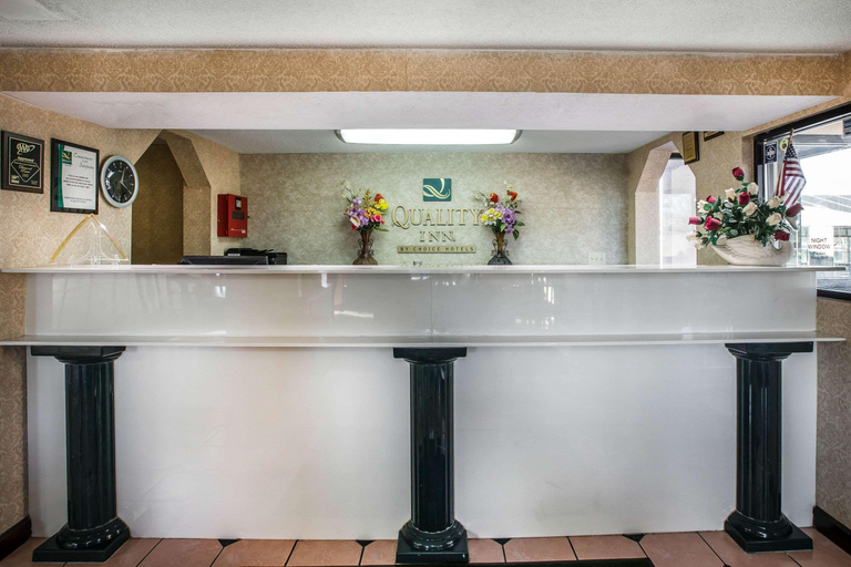 Public Area 2, Quality Inn Byron, Peach