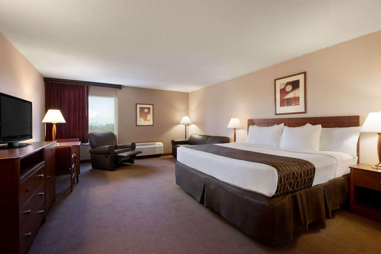 Bedroom 4, Ramada by Wyndham Bismarck, Burleigh