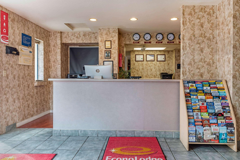 Public Area 3, Econo Lodge Bay Breeze, Monterey