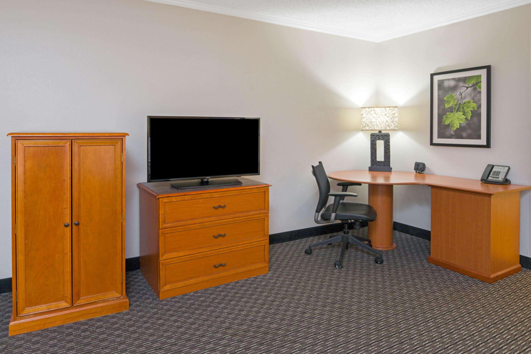 Bedroom 3, La Quinta Inn & Suites Baton Rouge Seigan Lane, East Baton Rouge