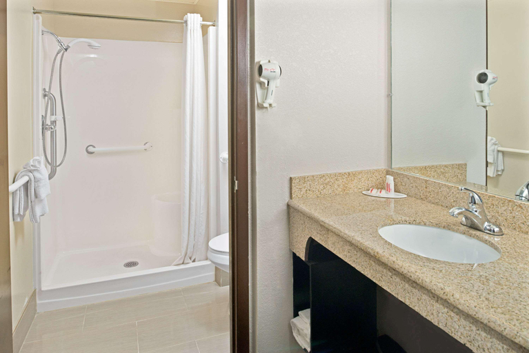 Bathroom 4, Super 8 by Wyndham Walnut, Pottawattamie