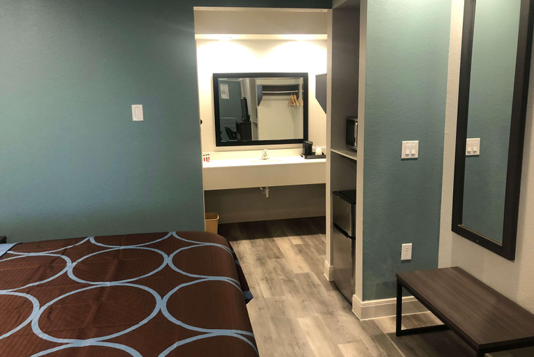 Exterior & Views, Super 8 By Wyndham Spring North Houston, Houston