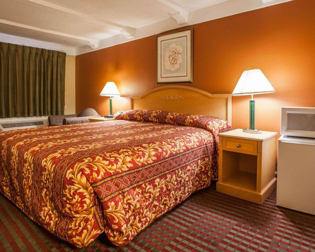 Bedroom 3, Rodeway Inn St. Charles, Saint Charles